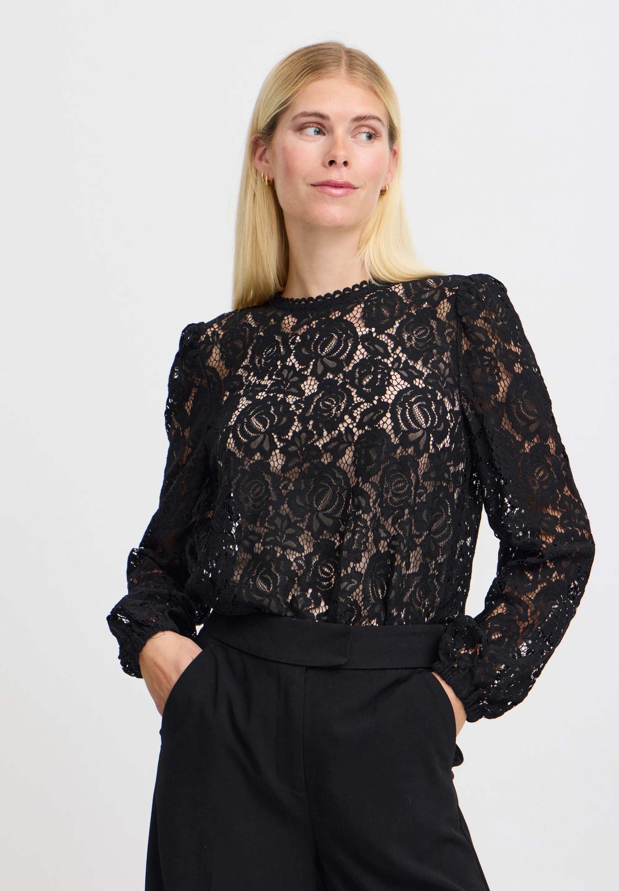 b.young BXGilace Bluse mit Blumenmuster und Spitze - Schwarz