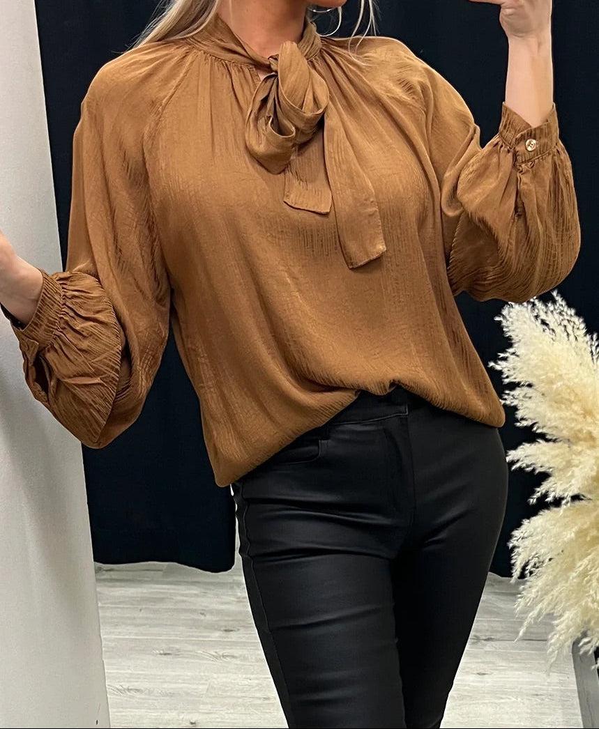 Sorbet SBPAJA Seidenbluse mit Schluppenkragen - Camel