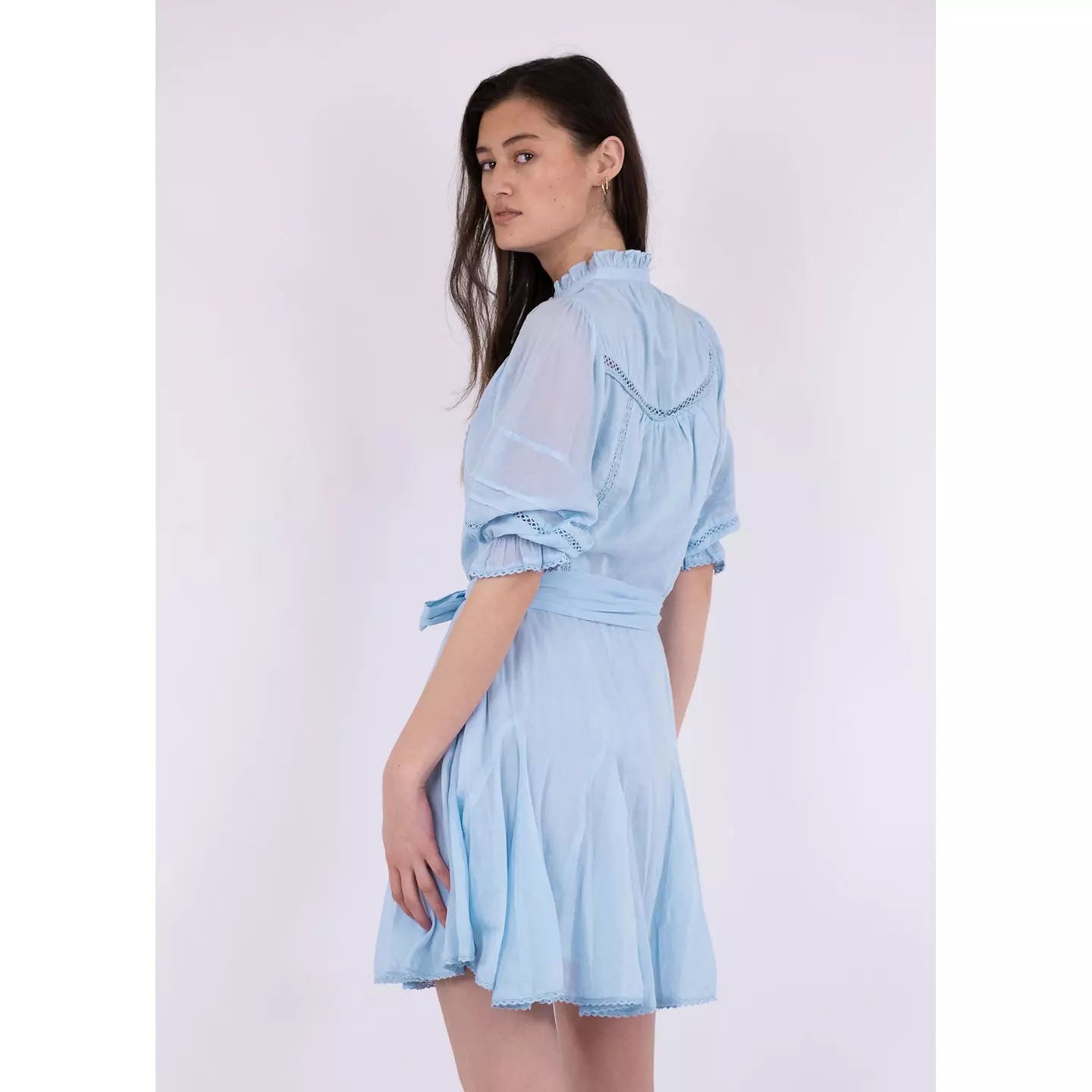 Neo Noir Rigitta Sky Blue Voile Minikleid – Spitze Besatz Puffärmel Gürtel | Damen