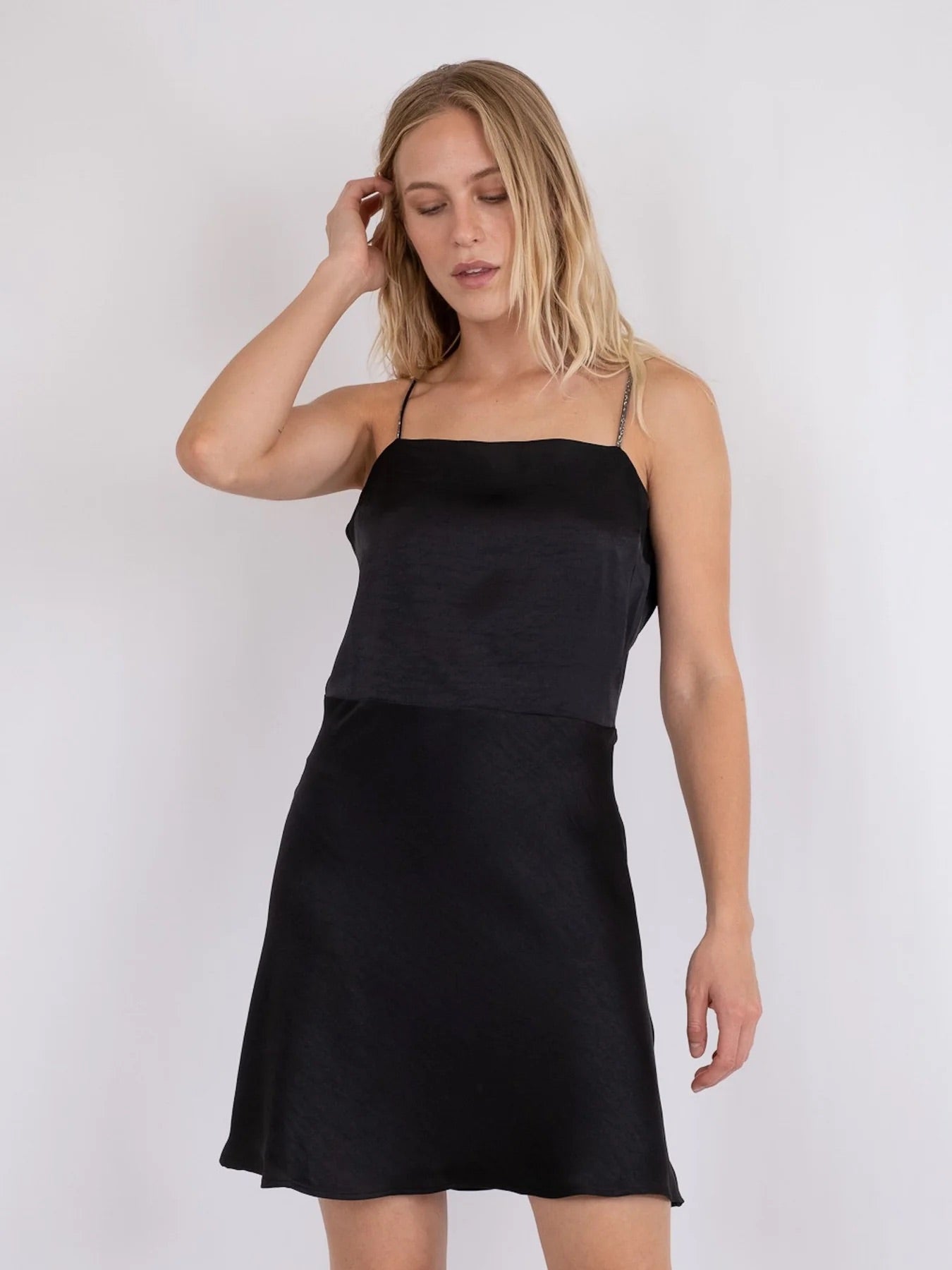 Neo Noir Clara Schwarzes Slip-Minikleid aus schwerem Satinstoff – Kristallträger | Designer-Outlet für Damen
