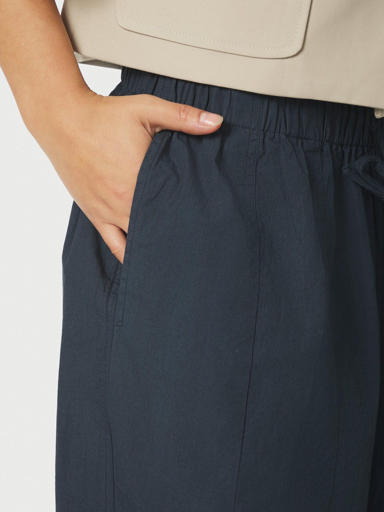 Neo Noir Prina C Navy Popeline Ballontrouser – Elastischer Bund mit Kordelzug | Damen