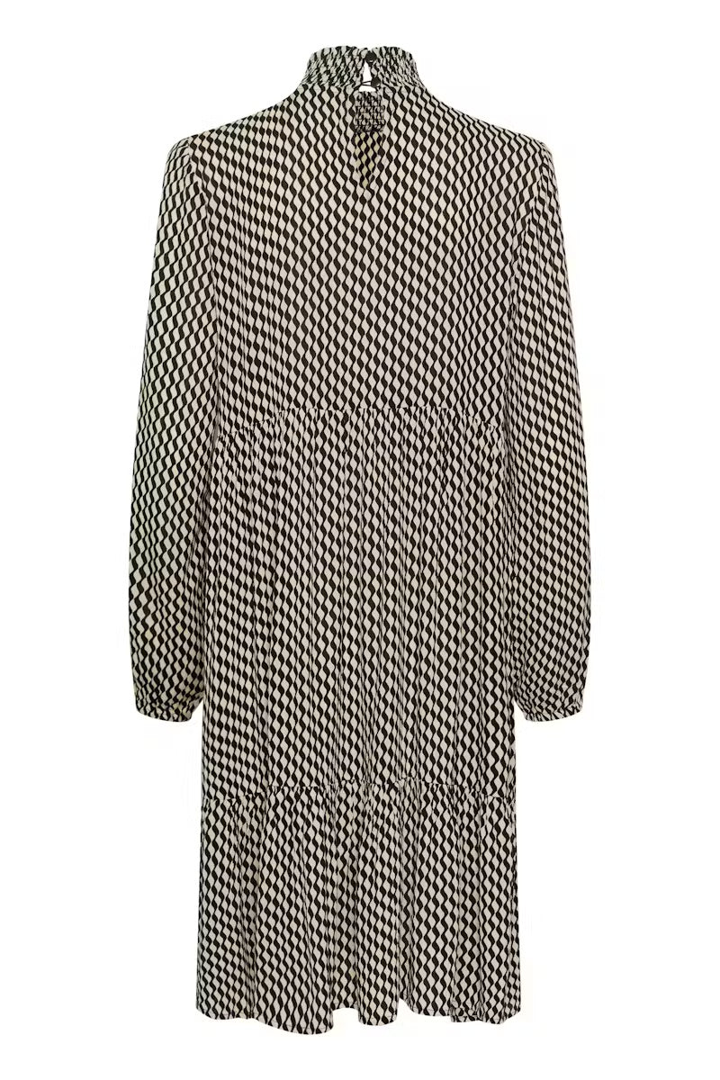 Kaffe KAamber Cream Black Geometric Cube Smocked High Neck Midi Dress – Lange Puffärmel, Stufenrüschensaum | Damen