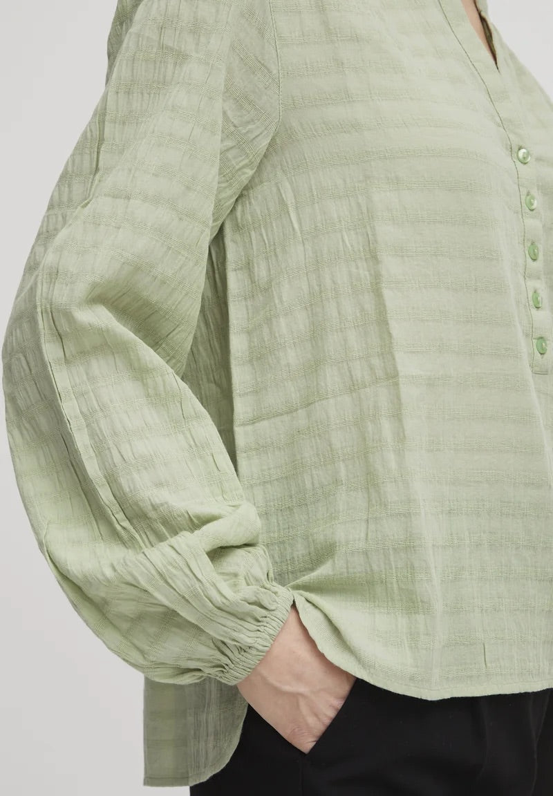 b.young BYIloni Bluse mit strukturiertem Jacquardmuster – Rauchgrün