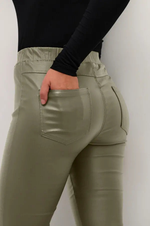 KAFFE Cropped Pants aus Kunstleder