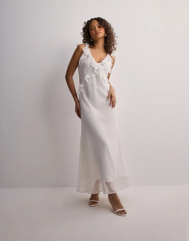 Neo Noir Dara Weißes Chiffon-Maxikleid mit V-Ausschnitt und Rüschen – Ärmellos | Damen