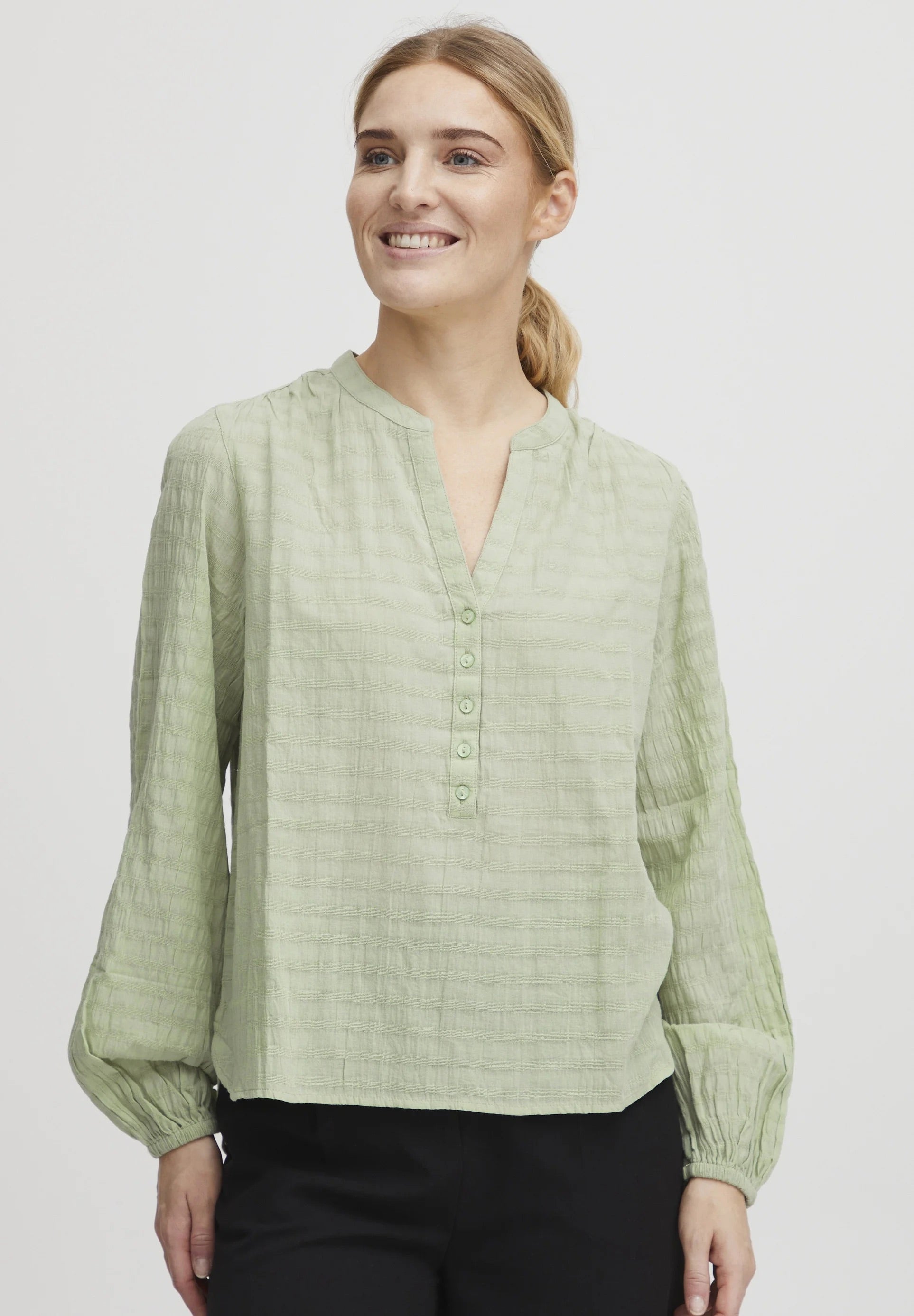 b.young BYIloni Bluse mit strukturiertem Jacquardmuster – Rauchgrün