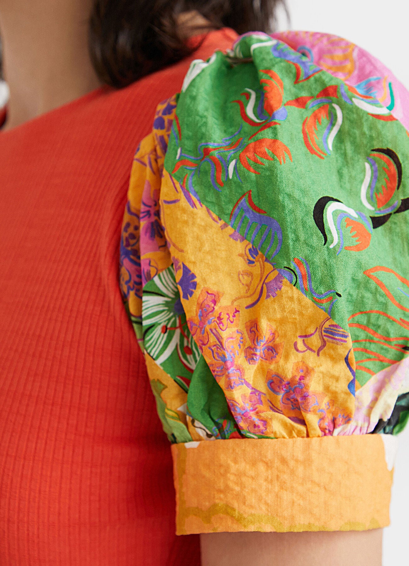 Desigual Geripptes Midi-Kleid mit offener Rückenpartie und floralen Puffärmeln – Orange