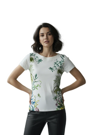 Desigual mit Blumenmuster T-Shirt am Model