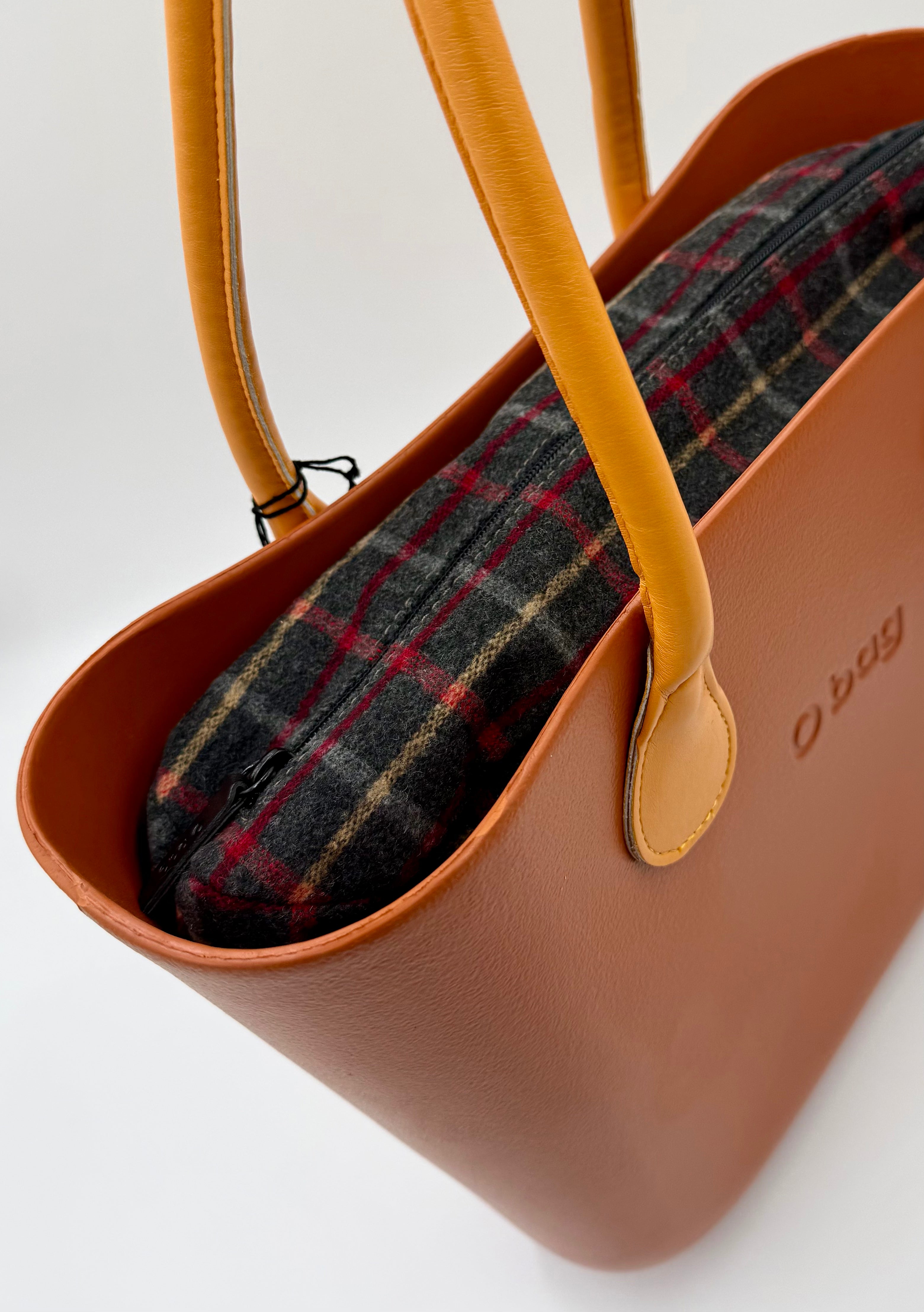 Bruciato O bag Classic – beige/nude Handtasche mit karierter Innentasche mit Reißverschluss