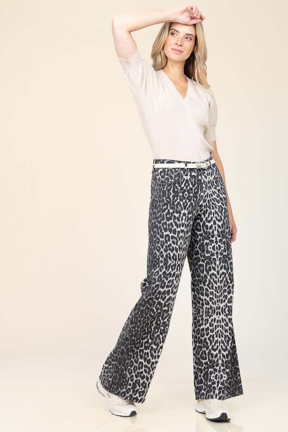 Co'couture Leo Wide-Leg-Jeans mit Leopardenmuster – Grau