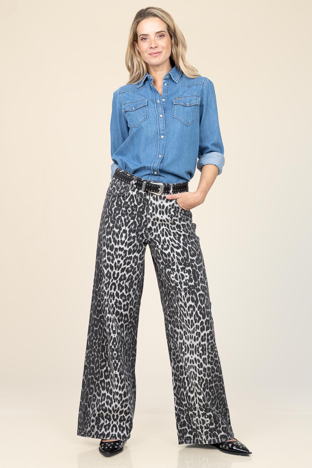 Co'couture Leo Wide-Leg-Jeans mit Leopardenmuster – Grau
