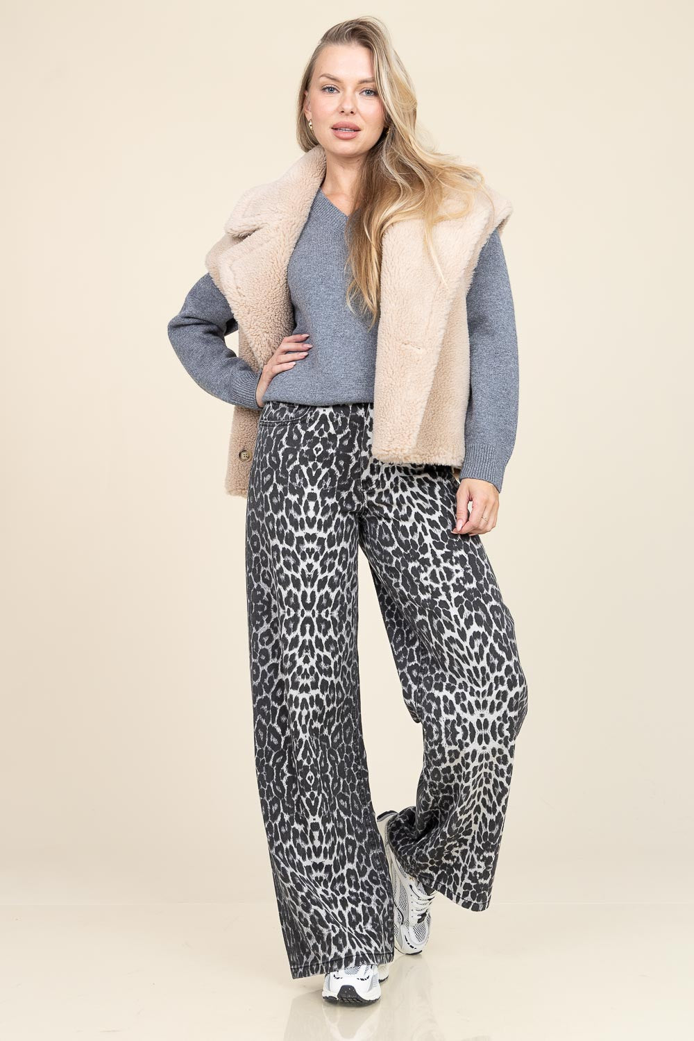 Co'couture Leo Wide-Leg-Jeans mit Leopardenmuster – Grau