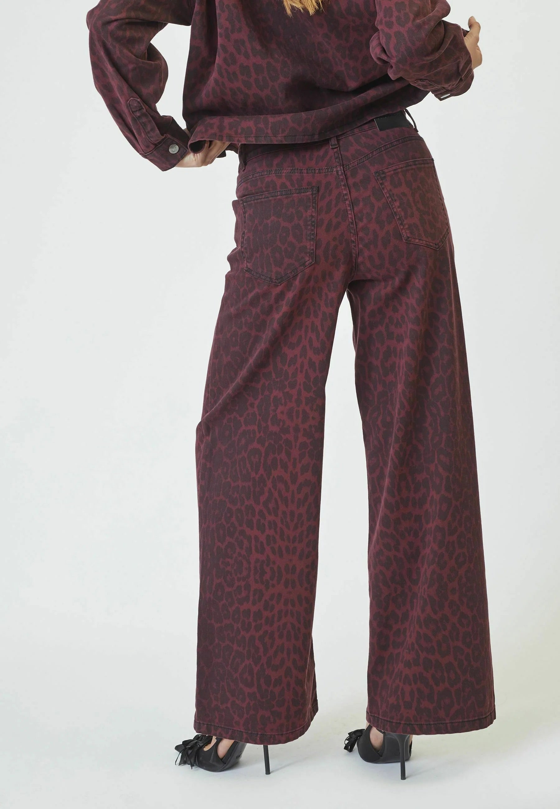 Co'couture Leocc Wide-Leg-Jeans mit Animalprint – Schwarz