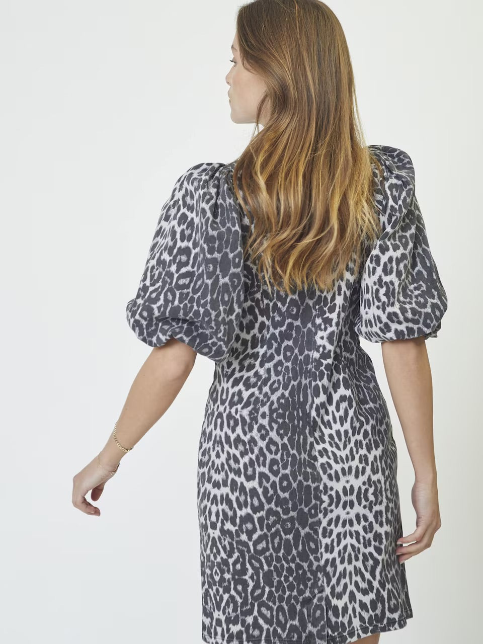 Co'couture Leo CC Minikleid mit Puffärmeln – graues Leopardenmuster