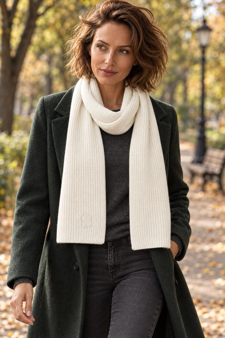 s.Oliver Women's Cotton-Blend Knitted Scarf – Cream
