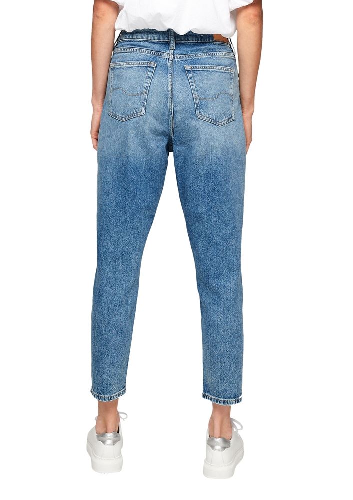 Back view of QS by s.Oliver Mom Jeans Ankle – Blue, high-rise relaxed fit, tapered leg, women's fashion outlet.