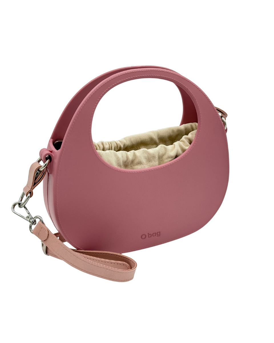 O bag Chase – Rosenfarbene Moon Bag mit Puderfarbenem Riemen & Creme-Innenseite
