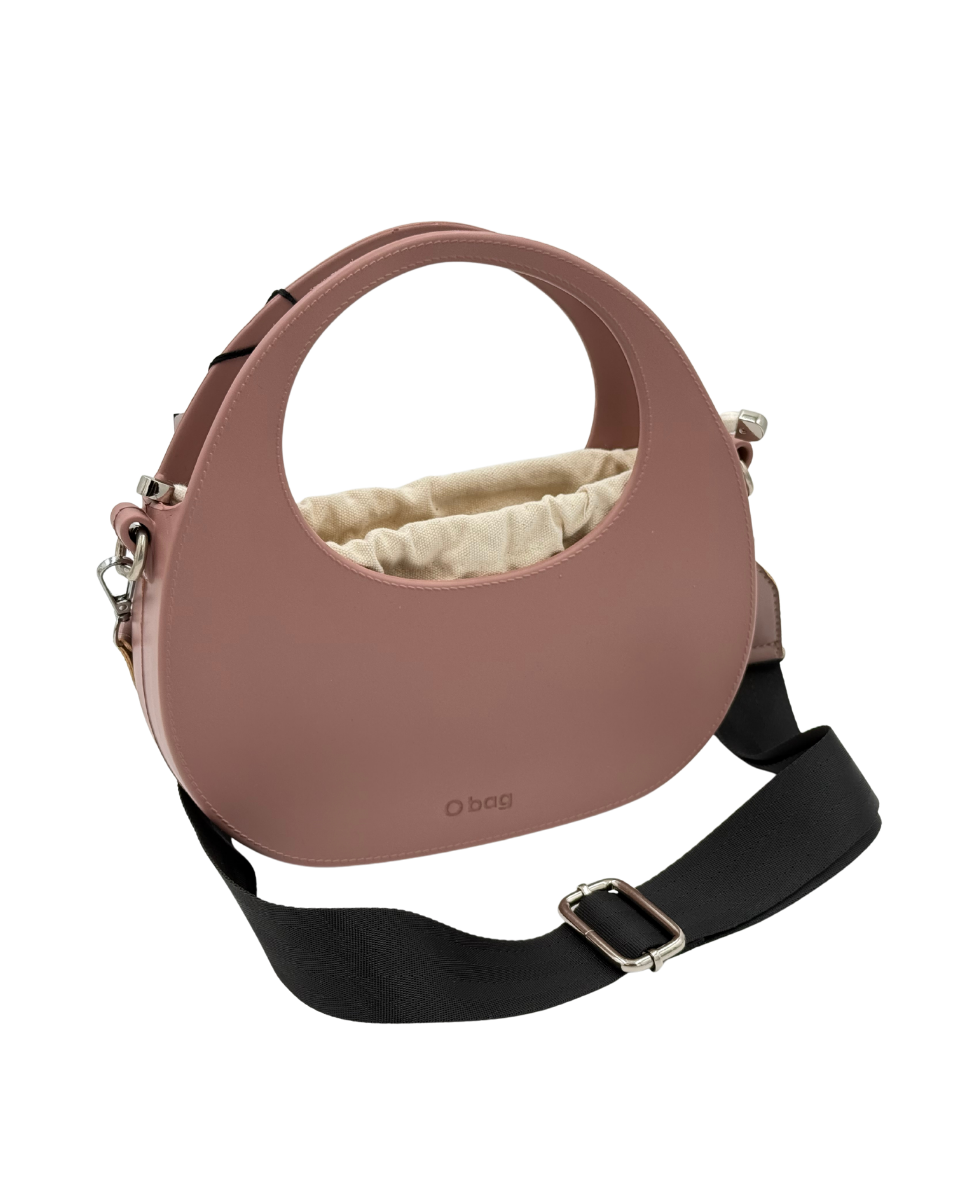 O bag Chase – Dusty Rose Moon Bag mit schwarzem breiten Trageriemen & cremefarbenem Interieur