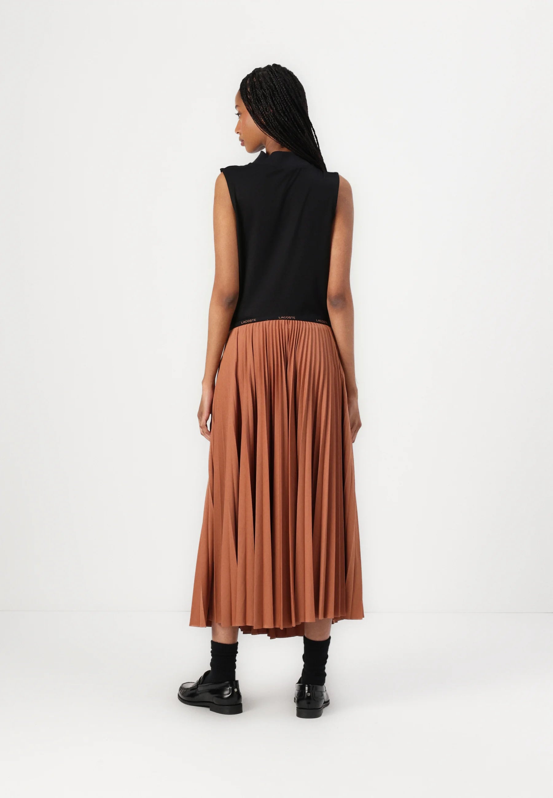 Lacoste ist noch nicht fertig, lange Zeit nicht verfügbar