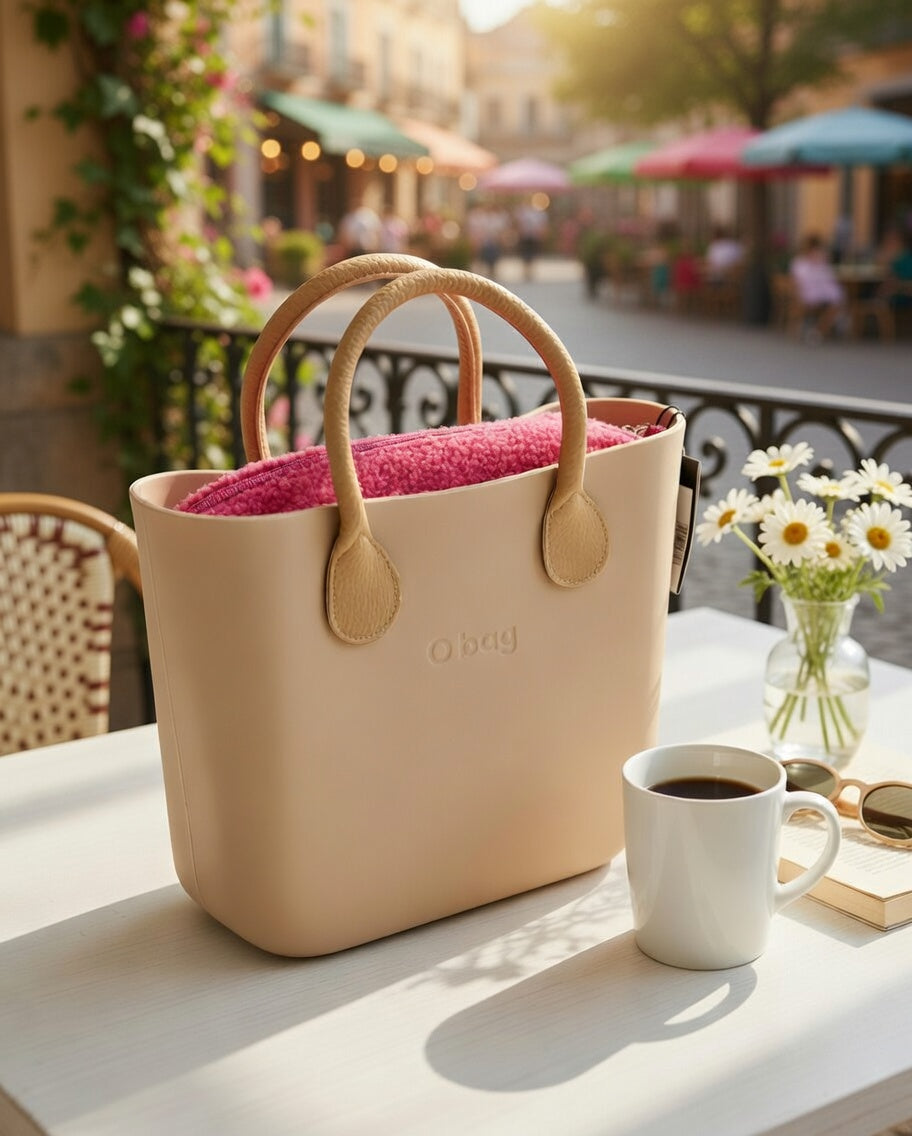 O bag Mini – Cream Tote-Tasche mit Kamel-Henkeln & pinkfarbenem Innenraum