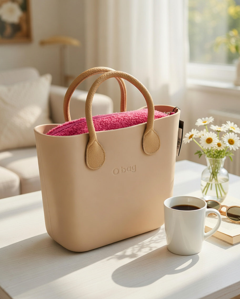 O bag Mini – Cream Tote-Tasche mit Kamel-Henkeln & pinkfarbenem Innenraum