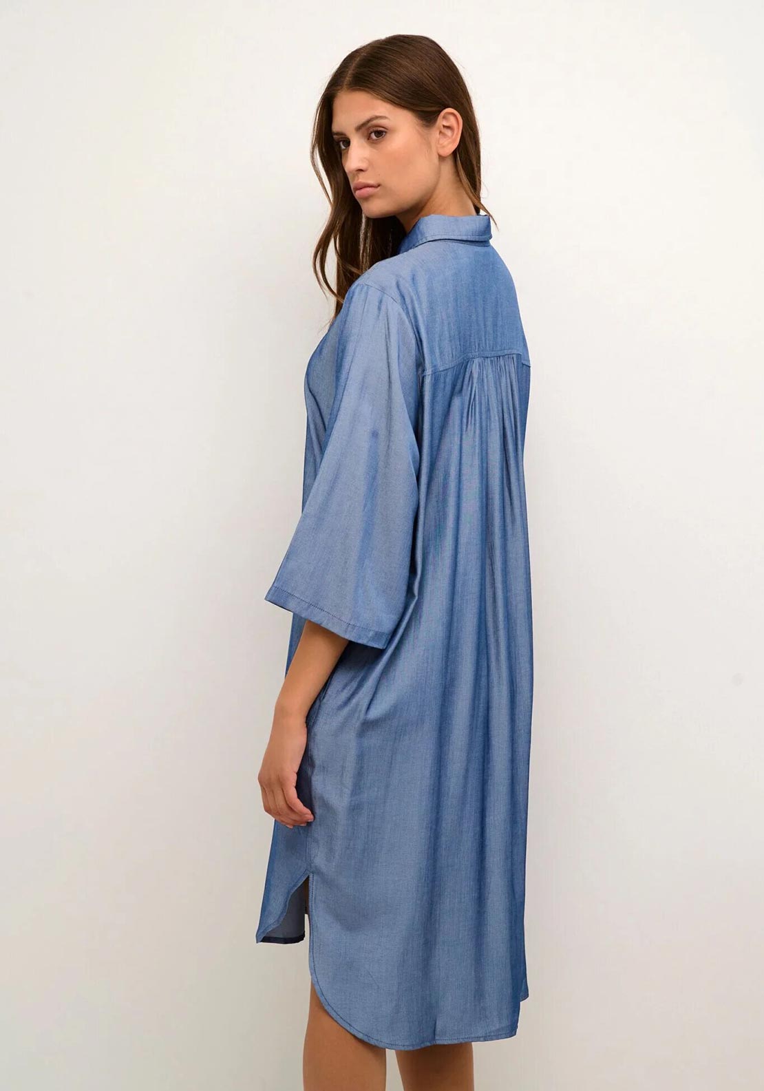 Kaffe Leonora Chambray Blue Oversized Hemdblusenkleid – 3/4 Ärmel, Plissierte Rückenpartie, Midi | Damen