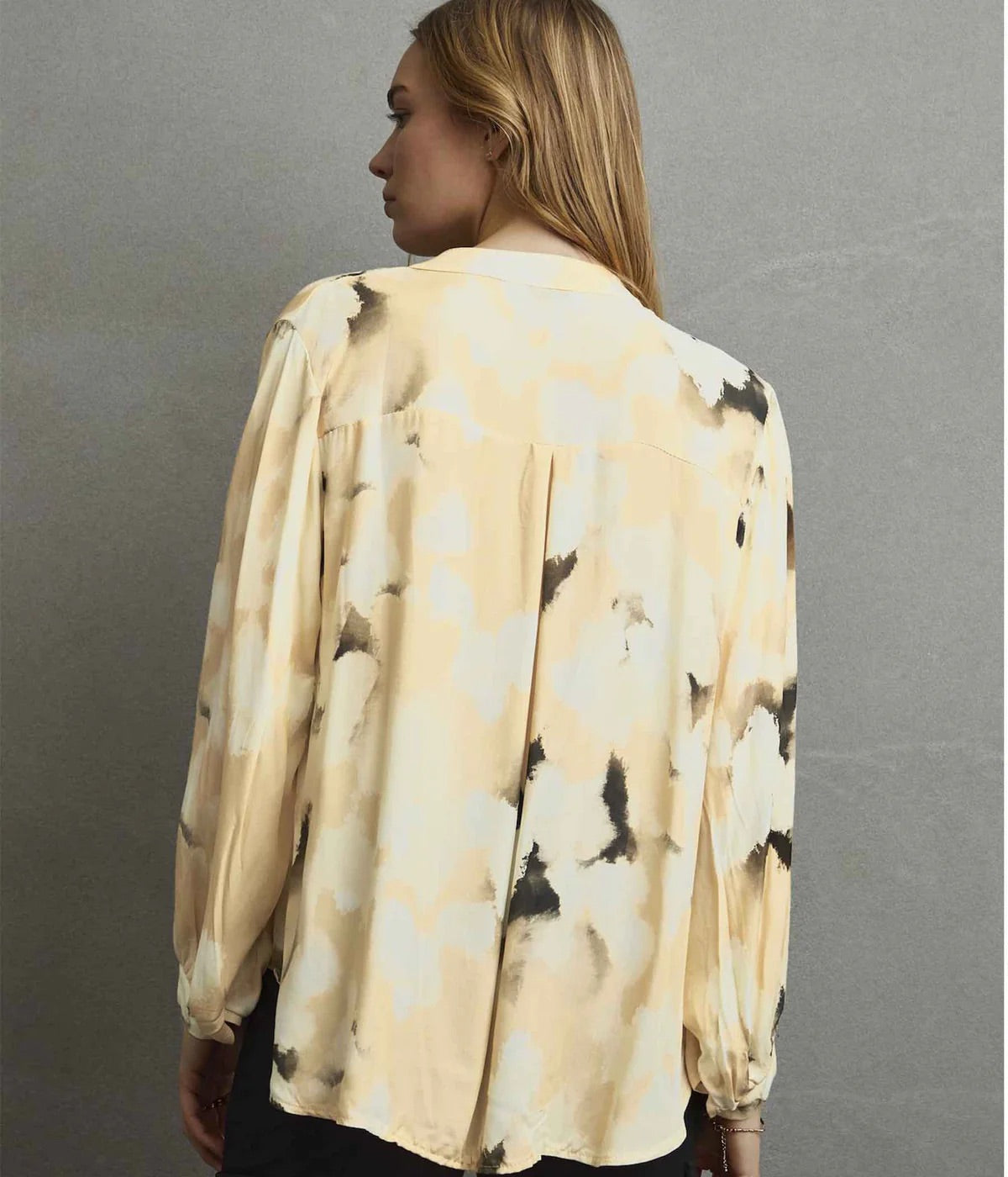 Sorbet Irina Bluse mit abstraktem Print - Sandshell