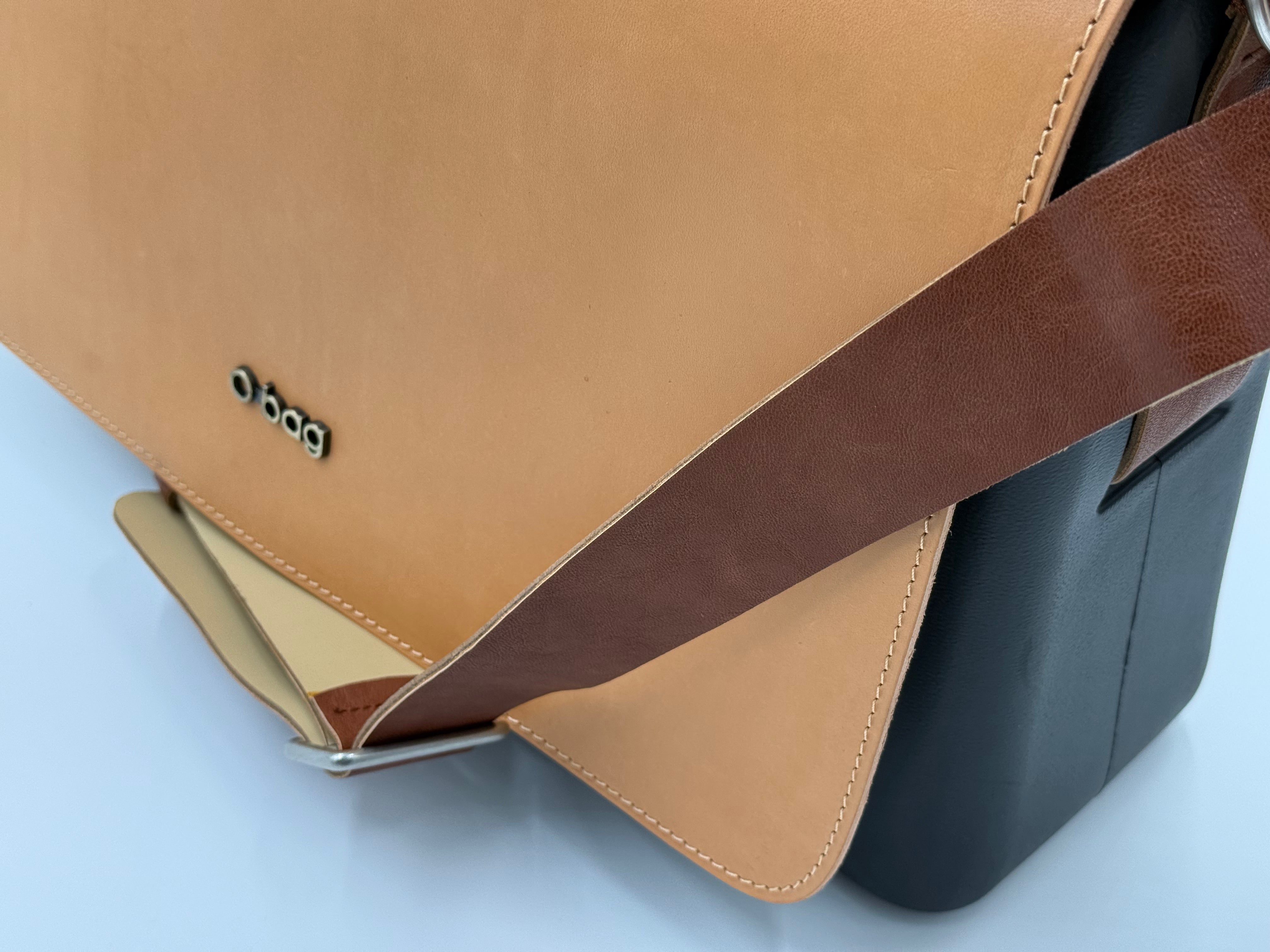 O bag zweifarbige Umhängetasche / Messenger-Bag