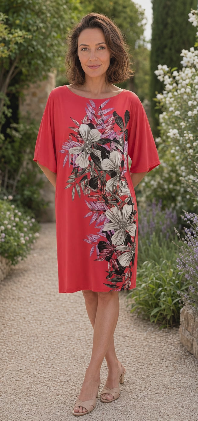 Video laden: Marciano by Guess Floral Print Shift Dress – Coral, women's fashion, elegant summer dress with floral design, perfect for casual outings.