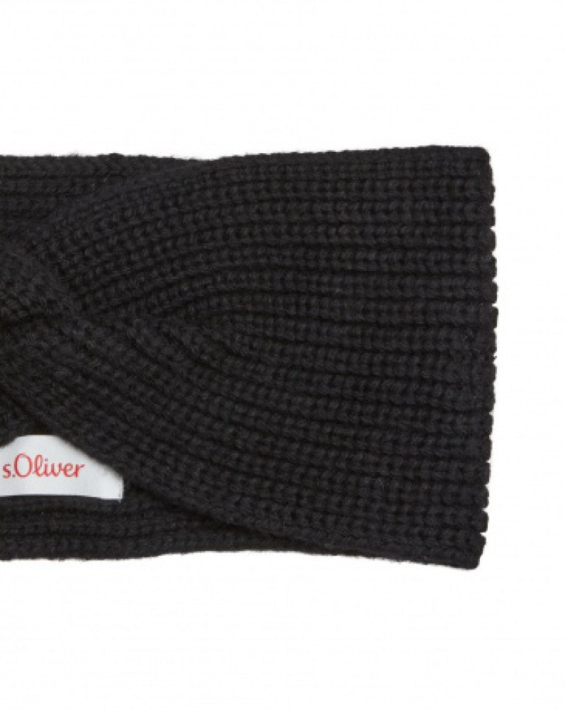 Close-up of the black s.Oliver headband showing the knit texture and twist detail