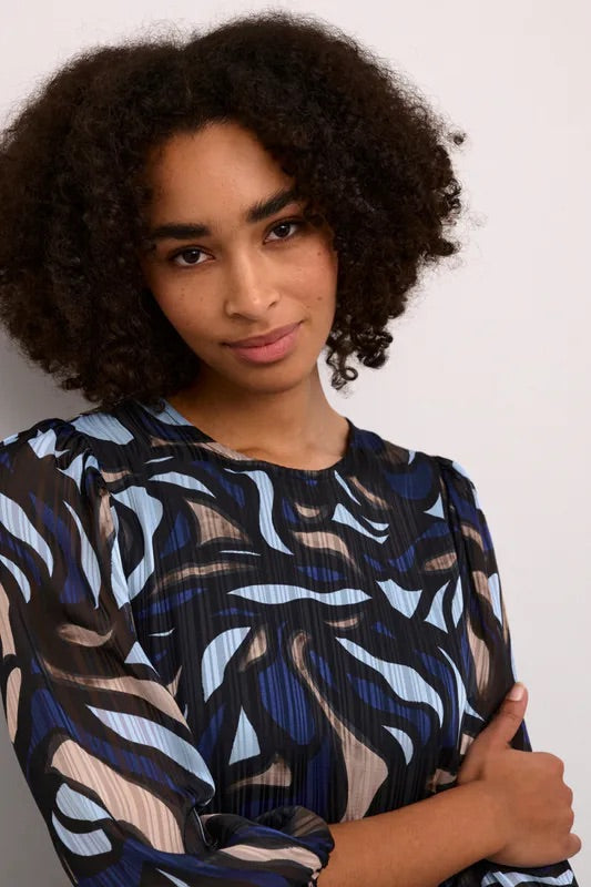 Kaffe Curve KCMarga Blue Grey Abstract Graphic Maxikleid – Rundhalsausschnitt Bindegürtel 3/4 Puffärmel | Damen